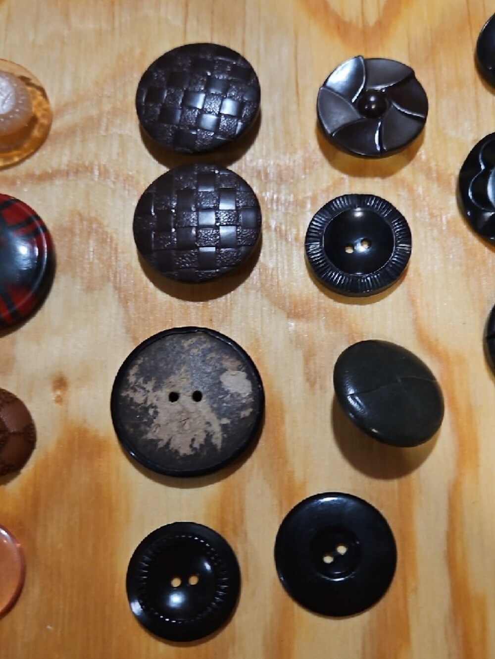 Mixed Lot Of Buttons - Picture 4 of 5